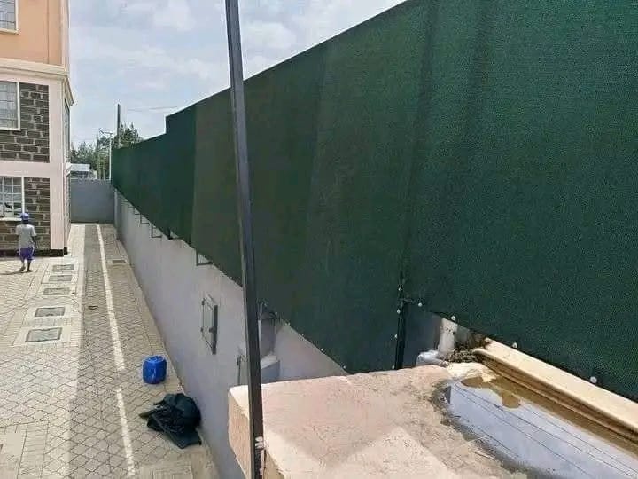 Perimeter Mounted Privacy Screen